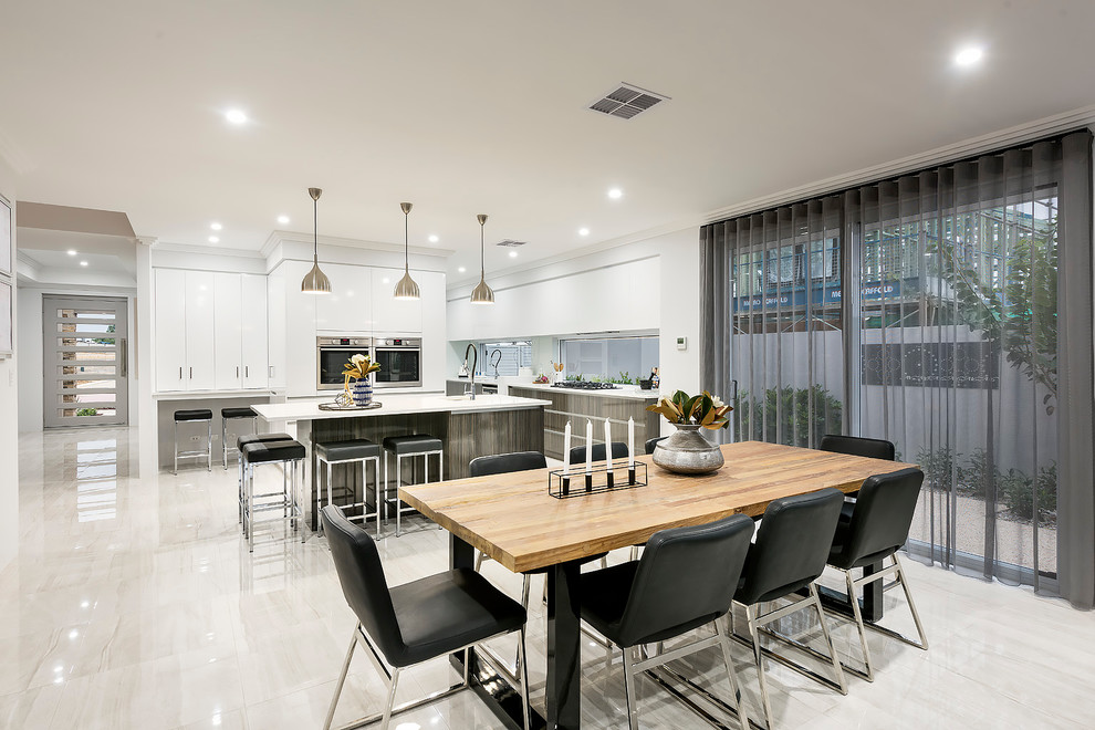 Exemple d'une salle à manger ouverte sur la cuisine tendance de taille moyenne avec un mur blanc et un sol en carrelage de porcelaine.