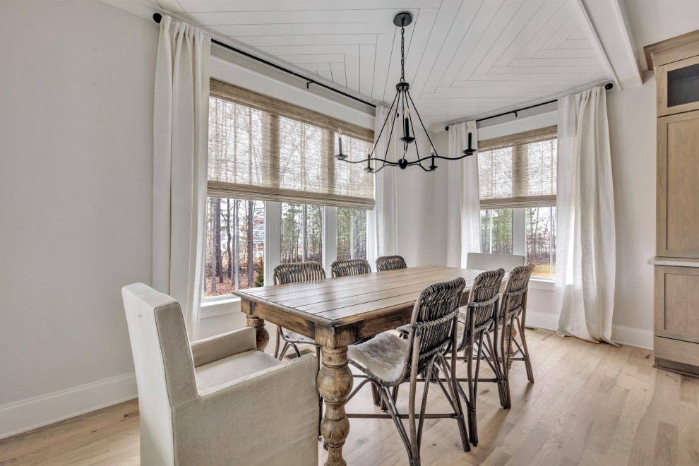 Inspiration for a country dining room remodel in Richmond