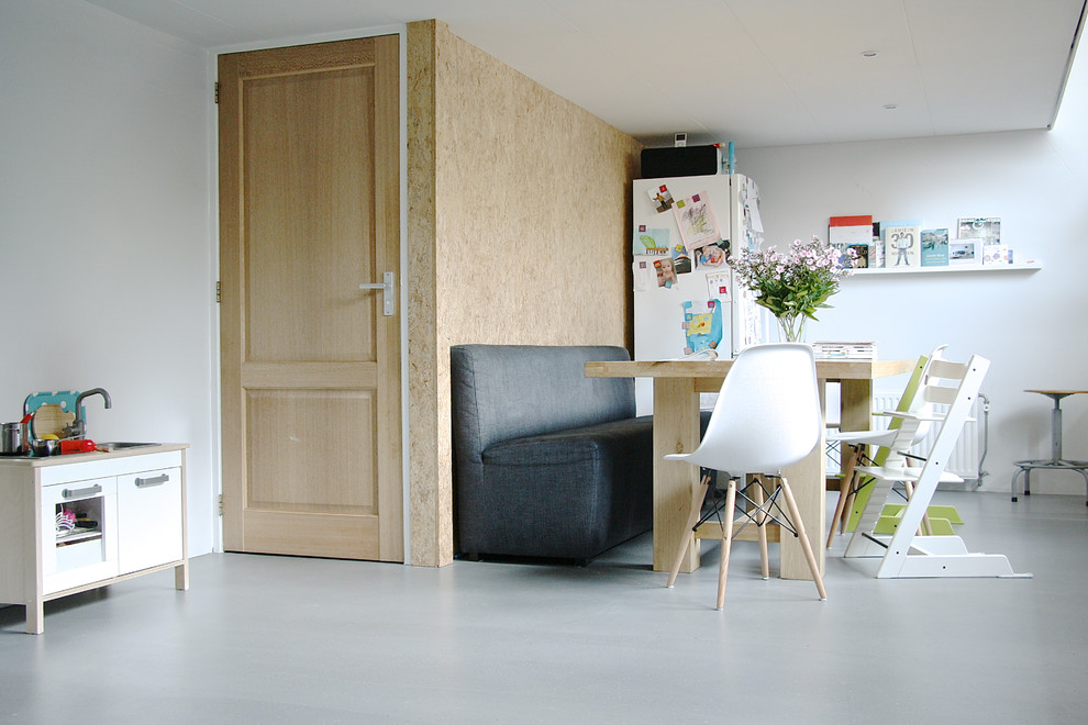 Contemporary dining room in Amsterdam with white walls.