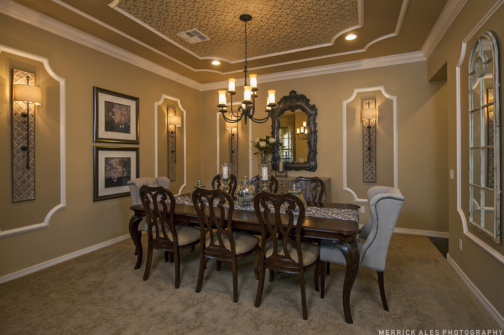 Design ideas for a classic dining room in Phoenix.