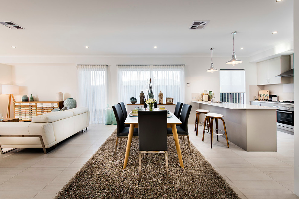 Idee per una sala da pranzo aperta verso il soggiorno minimal con pavimento beige