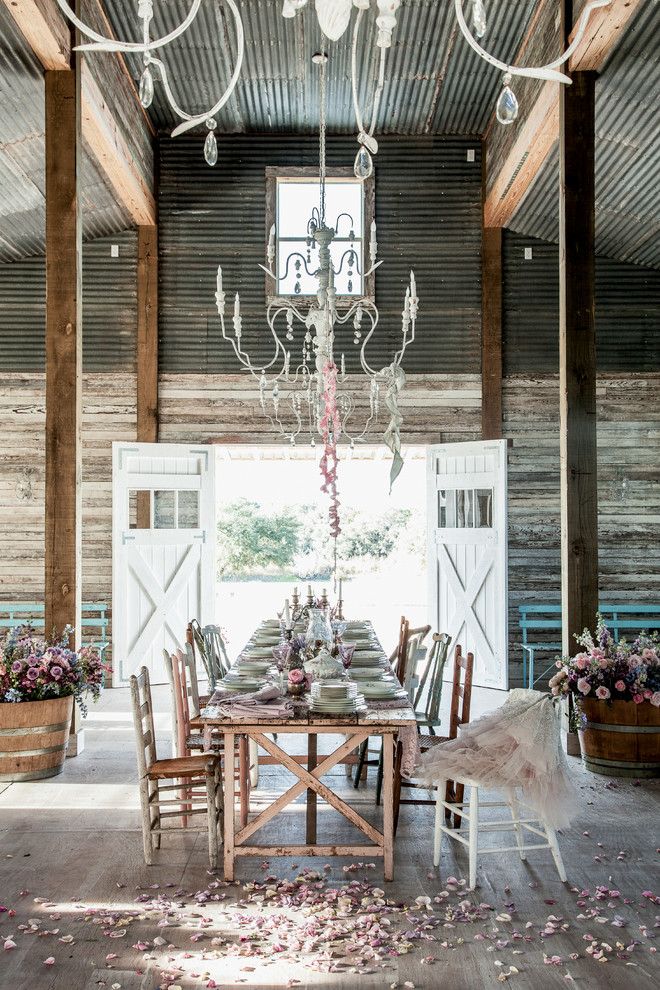 Inspiration for a shabby-chic style dining room remodel in Los Angeles