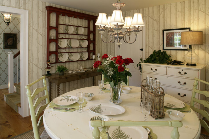Example of a classic dining room design in Portland Maine