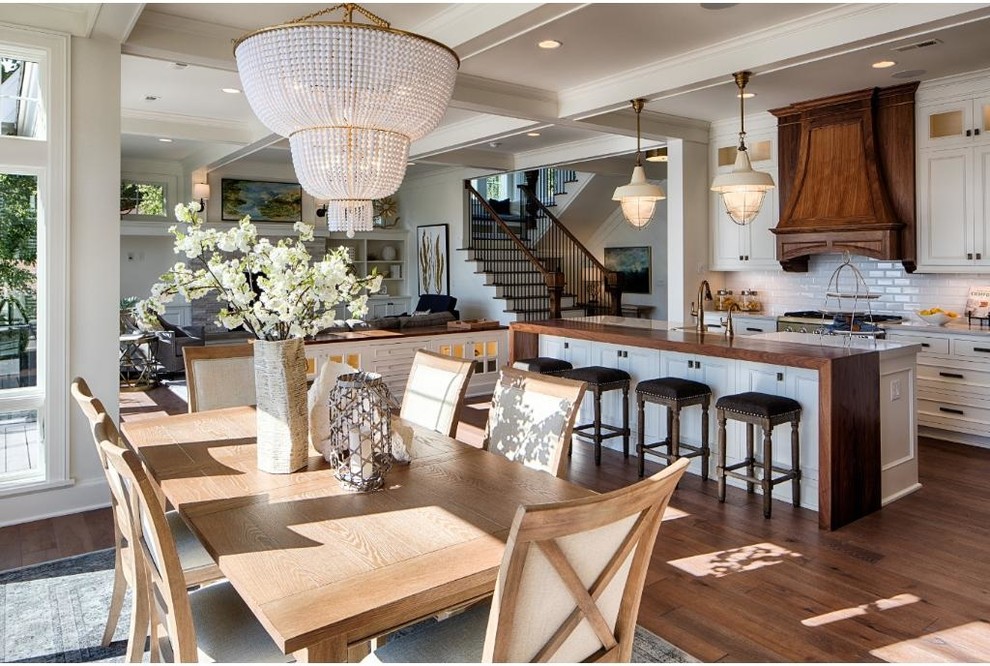 This is an example of a coastal dining room in Minneapolis.
