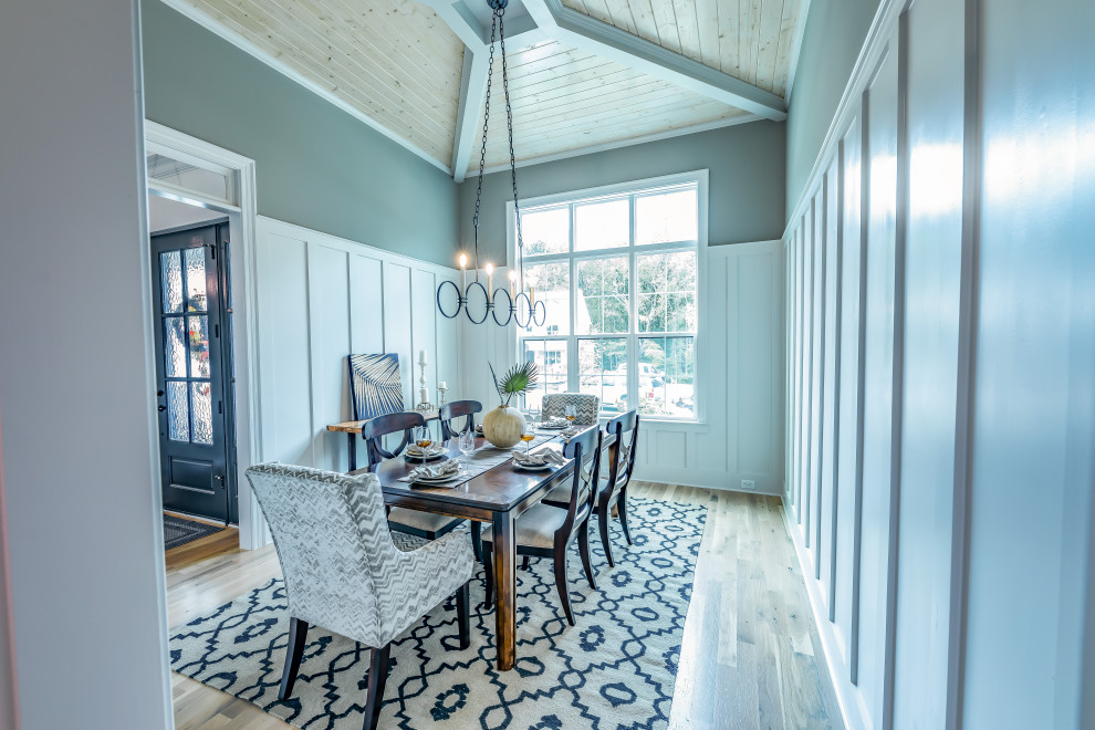Inspiration for a craftsman dining room remodel in Charlotte