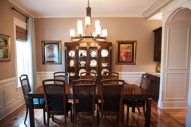 Inspiration for a timeless dining room remodel in Jacksonville