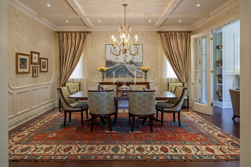Design ideas for a traditional enclosed dining room in Toronto.
