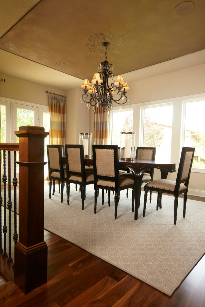 Dining room - traditional dining room idea in Minneapolis