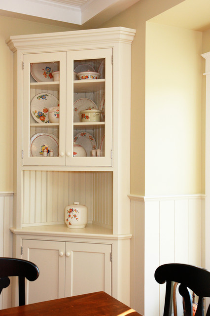 Traditional White Corner Hutch - Traditional - Dining Room - Cleveland - by  Schrocks of Walnut Creek | Houzz