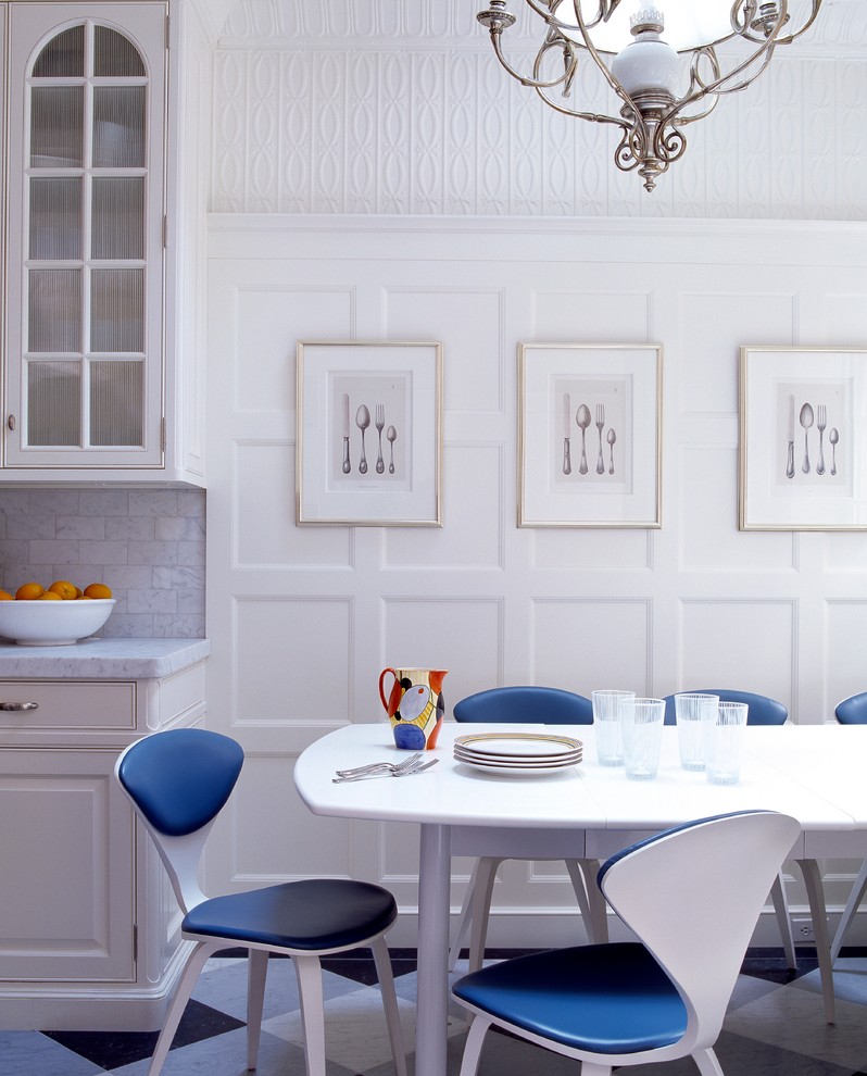 Idee per una sala da pranzo aperta verso la cucina classica con pareti bianche e nessun camino
