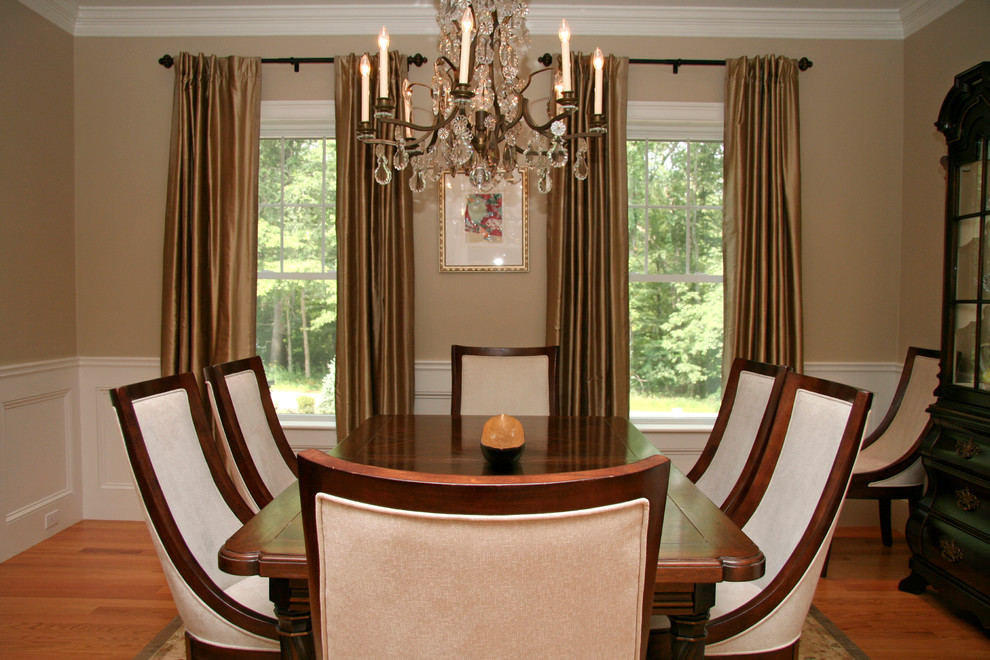 This is an example of a traditional dining room in Boston.
