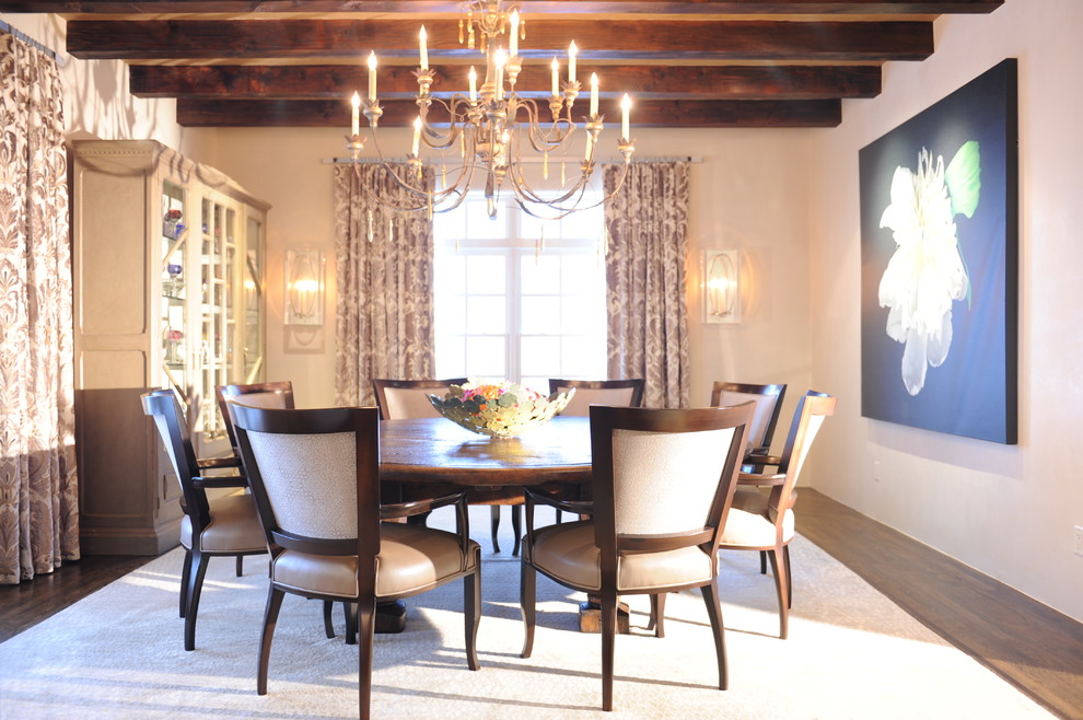 This is an example of a traditional dining room in Dallas.