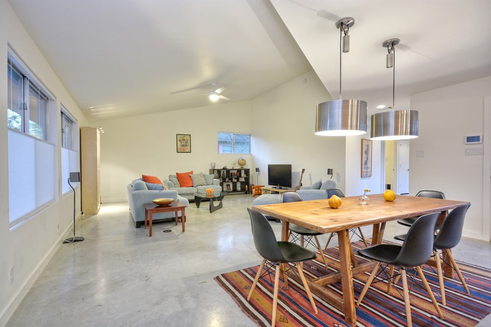 Источник вдохновения для домашнего уюта: кухня-столовая в стиле модернизм с бежевыми стенами и бетонным полом