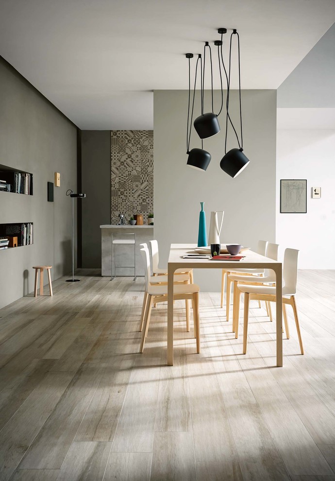 Свежая идея для дизайна: столовая в современном стиле с белыми стенами и полом из керамогранита - отличное фото интерьера