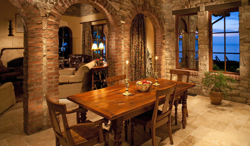 Example of a classic dining room design in San Diego