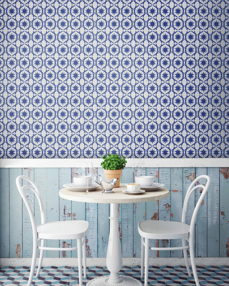 Immagine di una sala da pranzo eclettica con pareti grigie e pavimento con piastrelle in ceramica