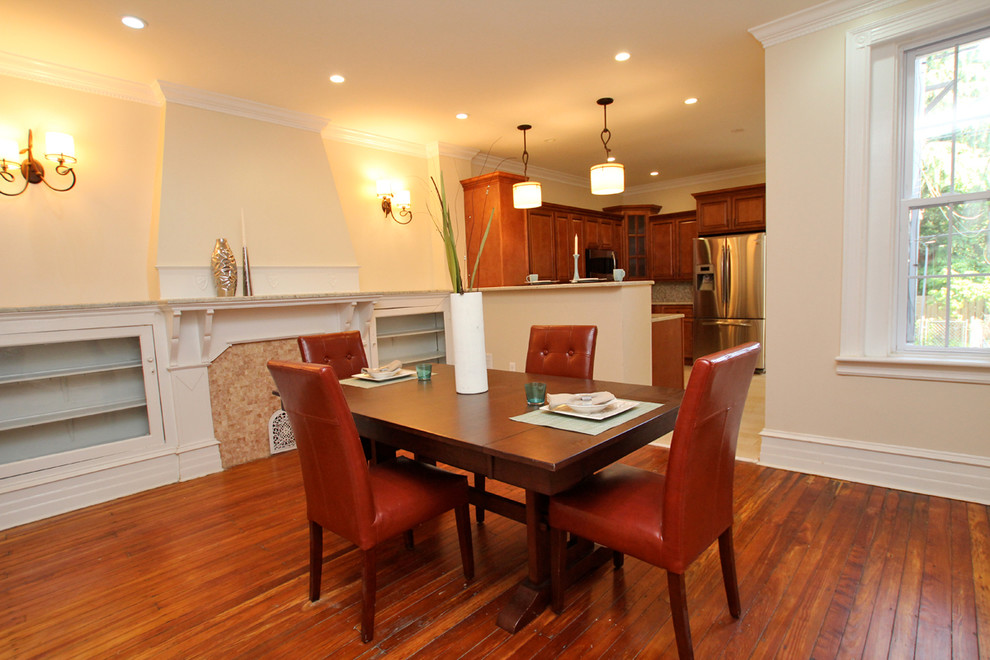 Design ideas for a traditional dining room in Philadelphia.