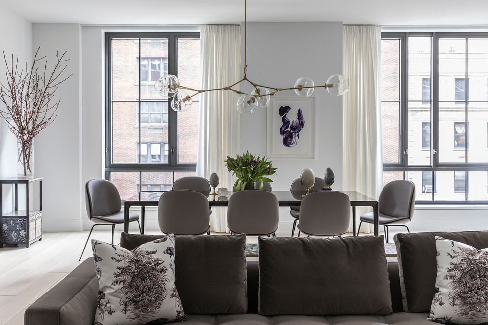 Ispirazione per una sala da pranzo aperta verso il soggiorno contemporanea con pareti bianche e pavimento beige