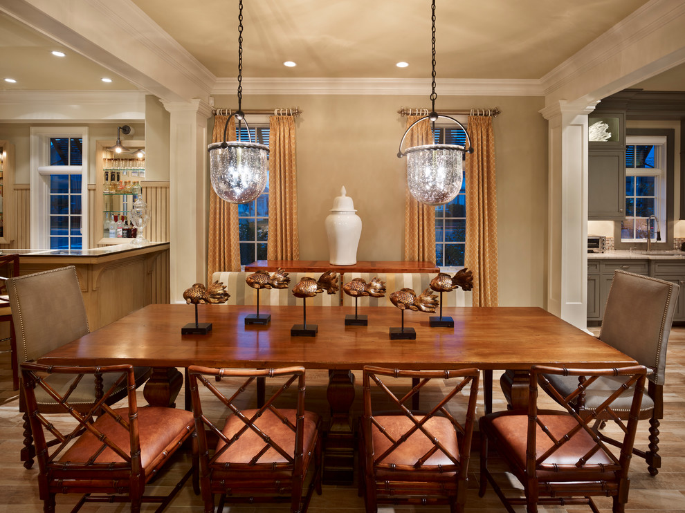Klassische Wohnküche mit beiger Wandfarbe und Porzellan-Bodenfliesen in Philadelphia
