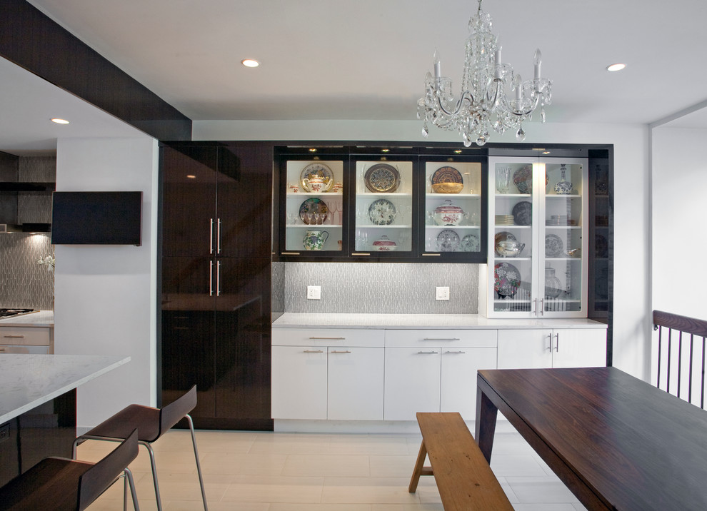 Esempio di una grande sala da pranzo aperta verso la cucina design con pareti bianche e pavimento in gres porcellanato