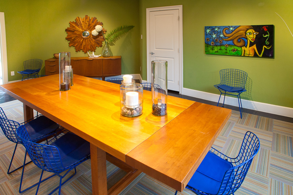 Example of a minimalist dining room design in Dallas