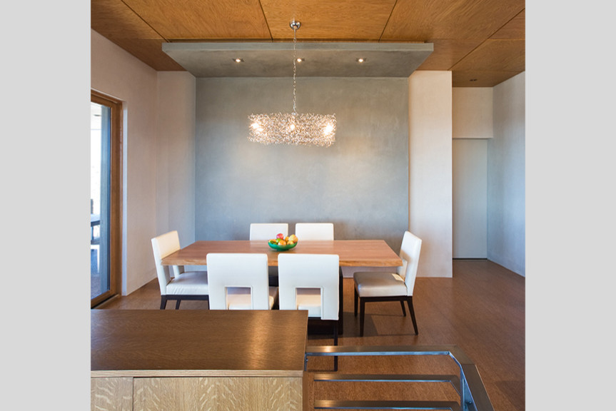 Источник вдохновения для домашнего уюта: кухня-столовая среднего размера в современном стиле с серыми стенами и паркетным полом среднего тона без камина