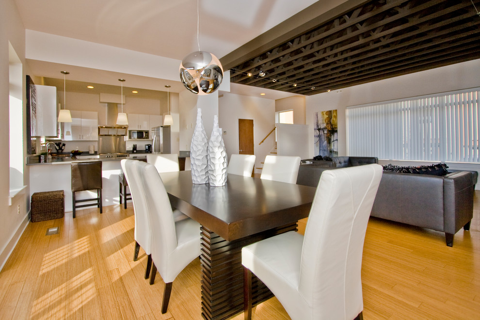 Photo of a contemporary dining room in Little Rock.