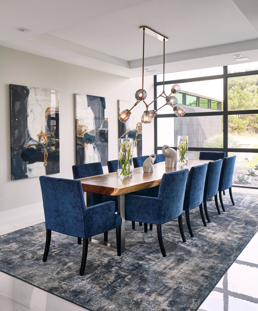 Aménagement d'une salle à manger contemporaine avec un mur gris, aucune cheminée et un plafond décaissé.