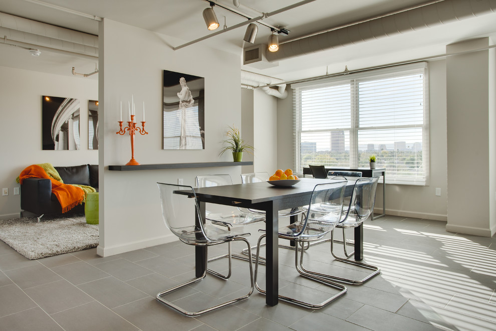 Idee per una piccola sala da pranzo aperta verso la cucina design con pareti bianche e pavimento con piastrelle in ceramica