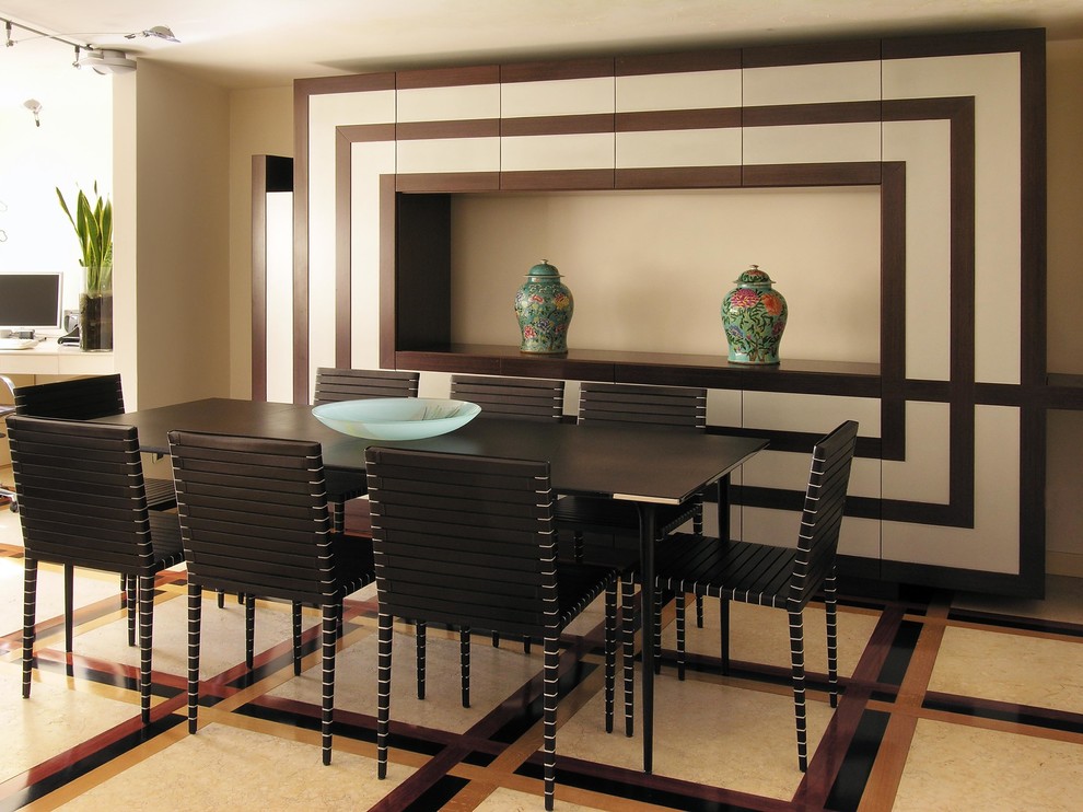 Idee per una sala da pranzo aperta verso il soggiorno moderna di medie dimensioni con pareti beige e pavimento in marmo