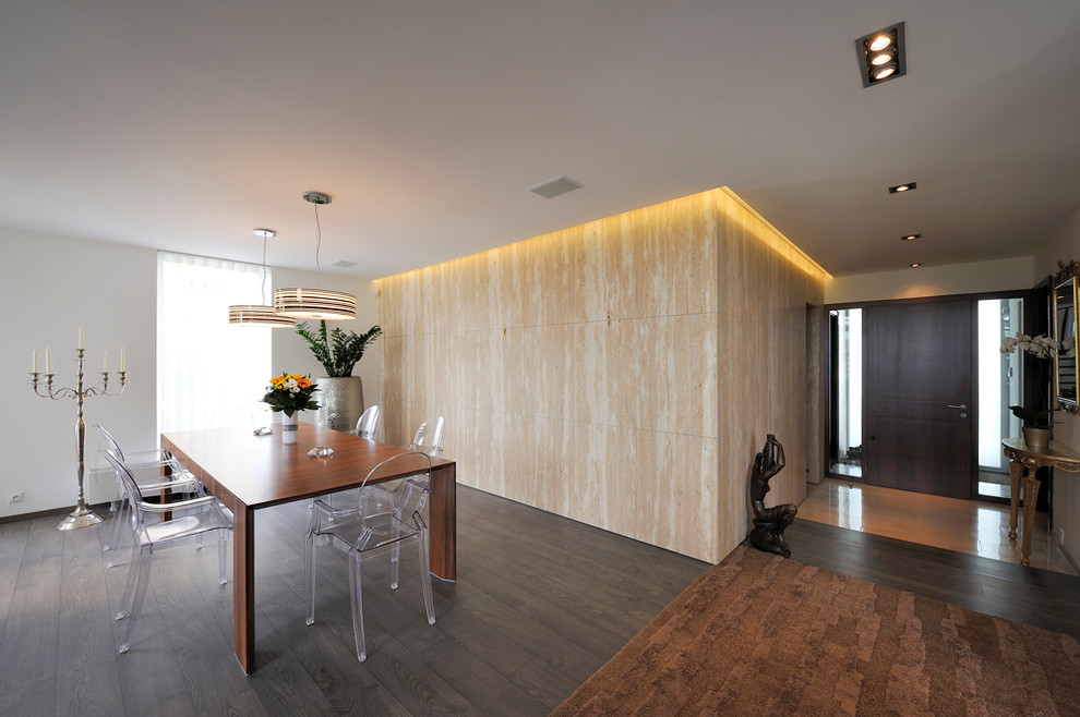 Idée de décoration pour une salle à manger ouverte sur le salon design avec un mur blanc.