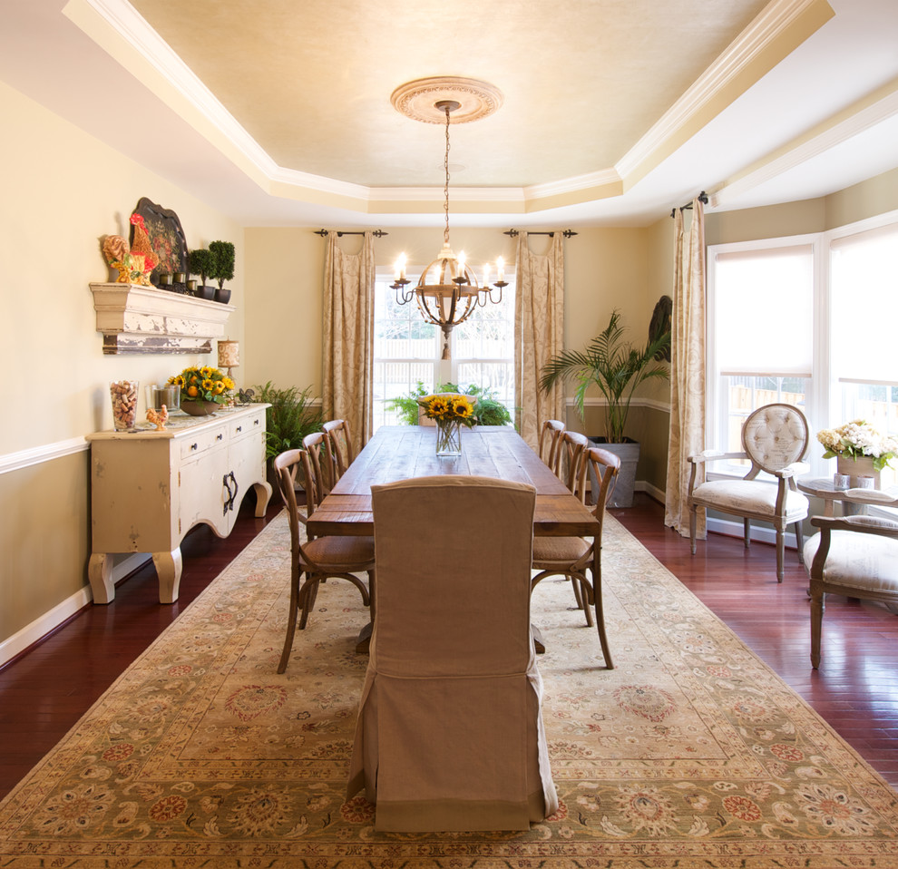 Example of a mid-sized country dining room design in DC Metro