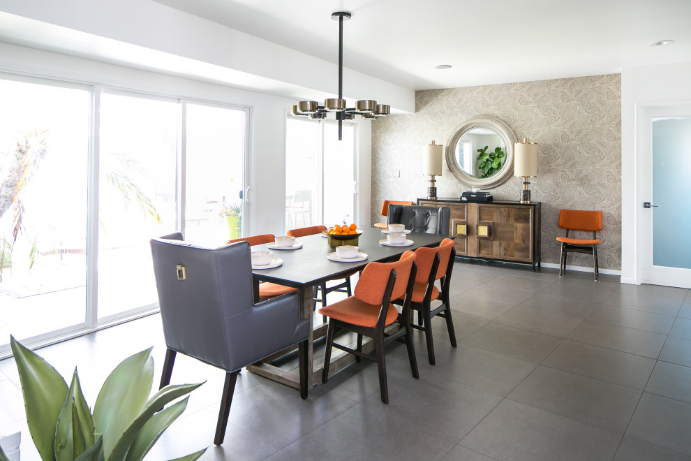 На фото: огромная кухня-столовая в стиле ретро с полом из керамической плитки, серым полом, обоями на стенах и серыми стенами