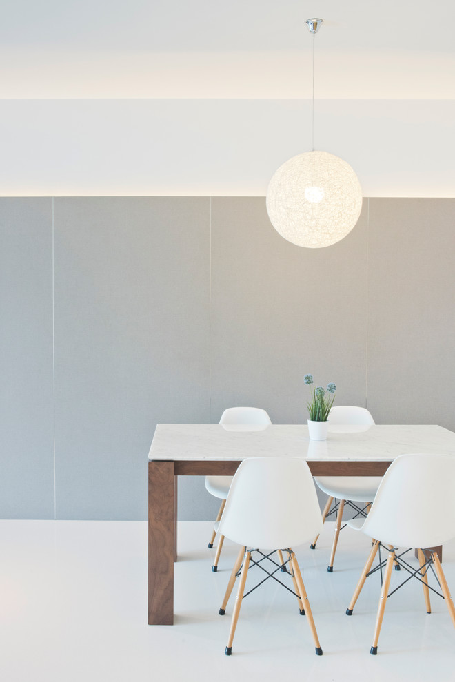 Esempio di una sala da pranzo design con pareti grigie