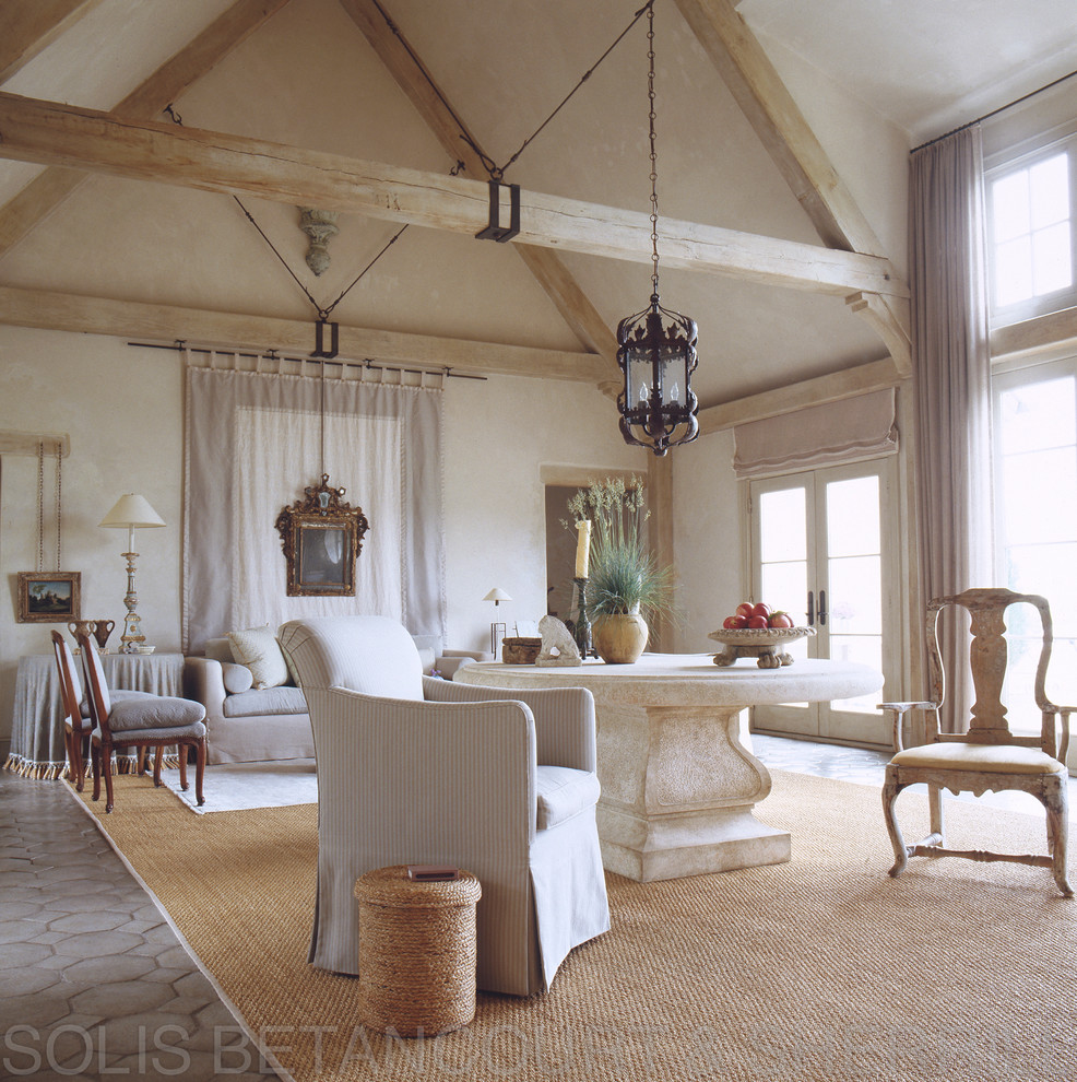 Example of a classic dining room design in New York