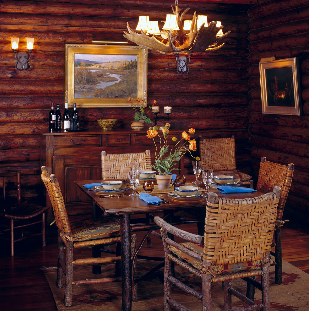 Idee per una piccola sala da pranzo stile rurale con pareti marroni