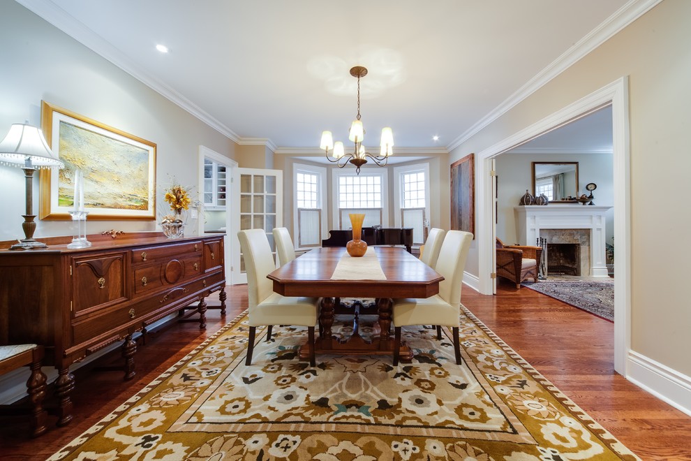 Example of a classic dining room design in Toronto