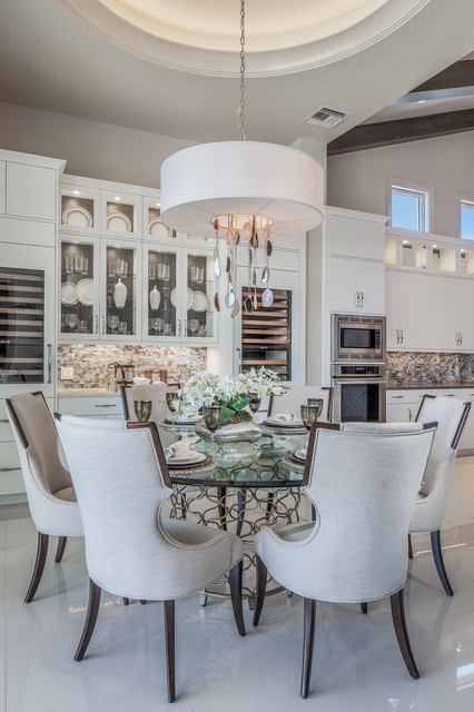 West Bay Model Home - Maritim - Esszimmer - Miami - von Rick Bethem