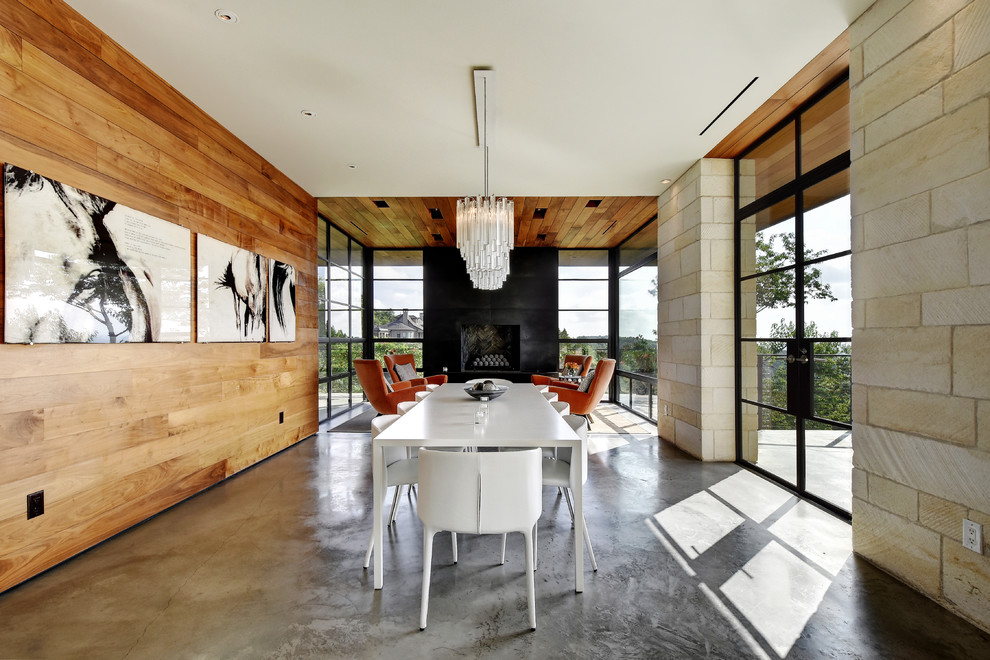 Moderne Wohnküche mit beiger Wandfarbe und Betonboden in Austin