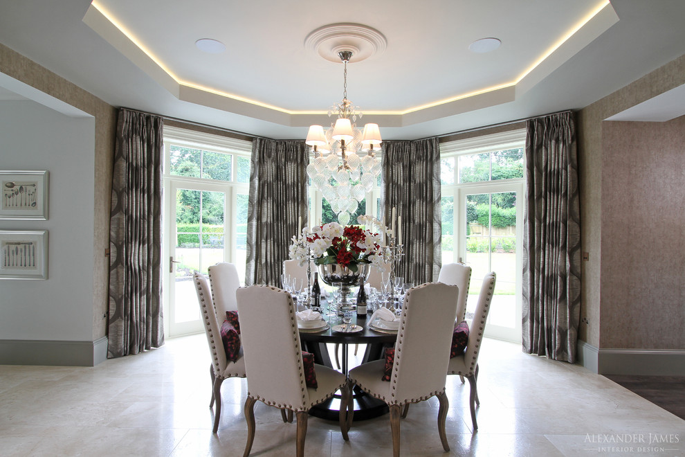 Example of a classic dining room design in Berkshire