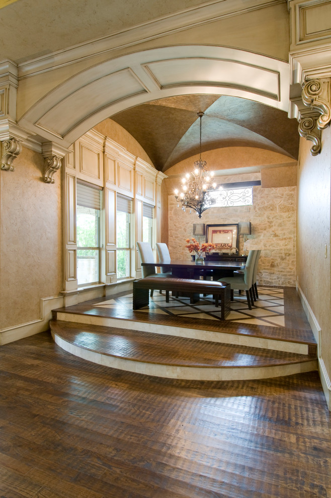 Example of a classic dining room design in Dallas
