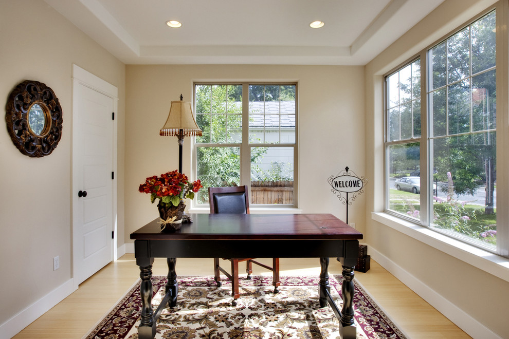 Inspiration for a timeless home office remodel in Los Angeles