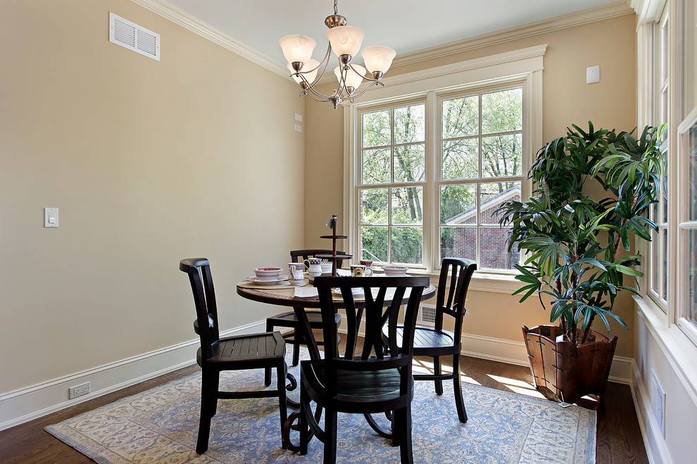 Dining room - small traditional dining room idea in Chicago