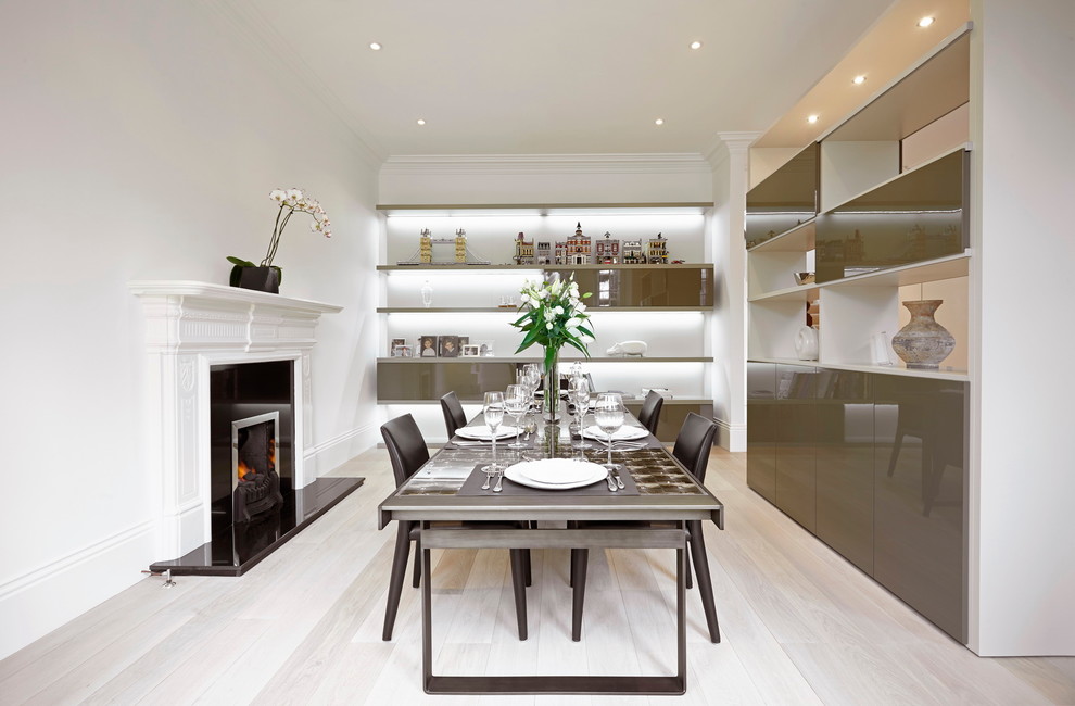 This is an example of a scandinavian dining room in London.