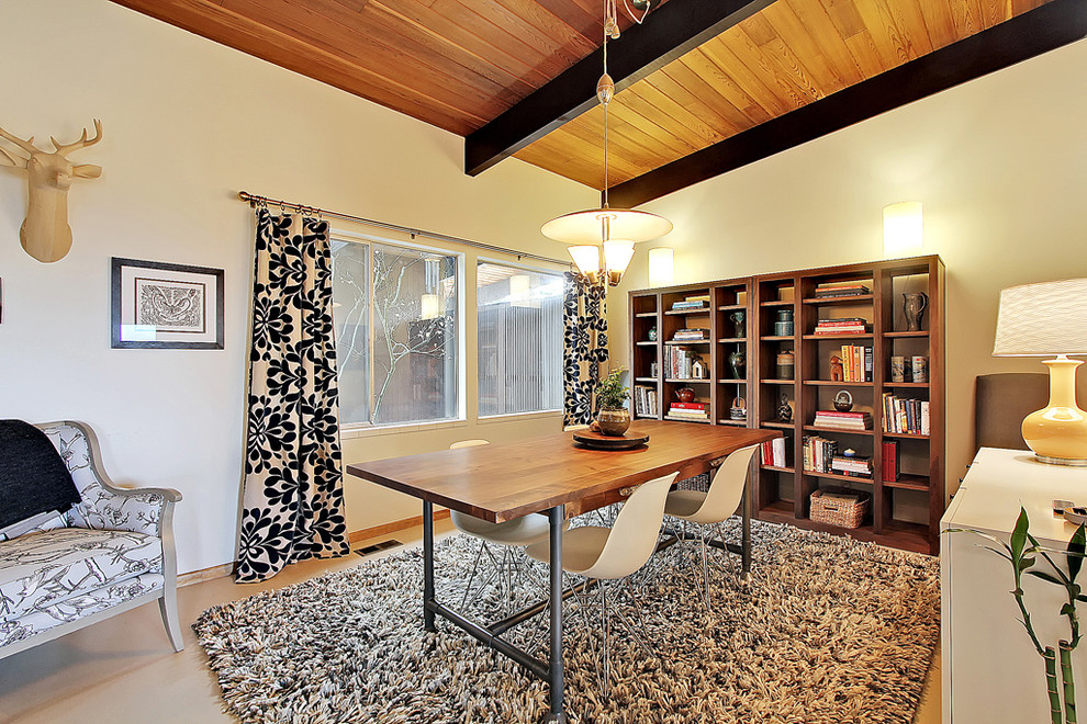 Immagine di una sala da pranzo minimalista con pareti beige