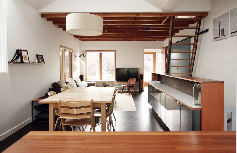 Esempio di una sala da pranzo aperta verso il soggiorno moderna