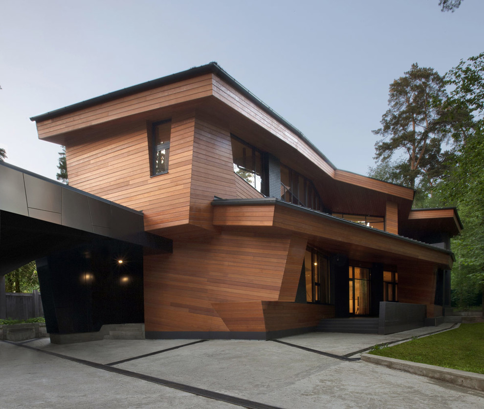 Свежая идея для дизайна: двухэтажный, деревянный, коричневый частный загородный дом в современном стиле с плоской крышей - отличное фото интерьера