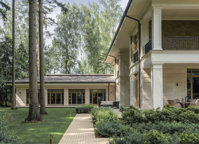 Дом в Грибово - Traditional - House Exterior - Moscow - by ...