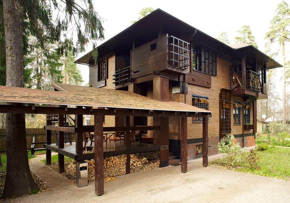 Источник вдохновения для домашнего уюта: двухэтажный, кирпичный, коричневый частный загородный дом в стиле фьюжн