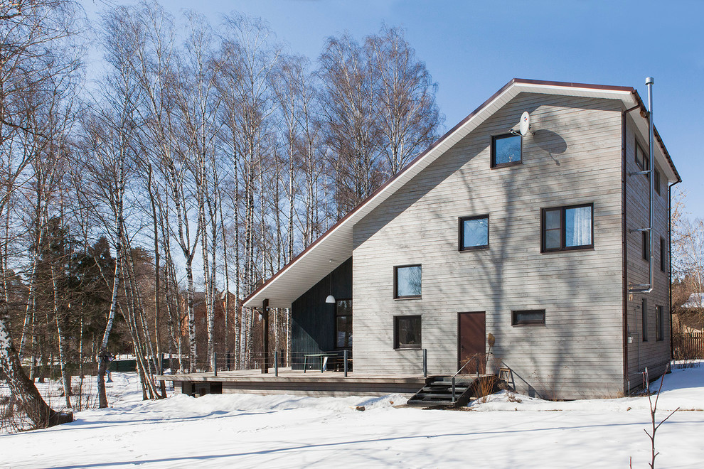 Cette image montre une façade de maison grise design.